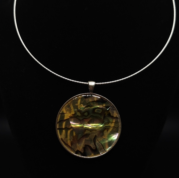 Vintage Mother of Pearl pendant wire choker necklace. - Picture 4 of 10